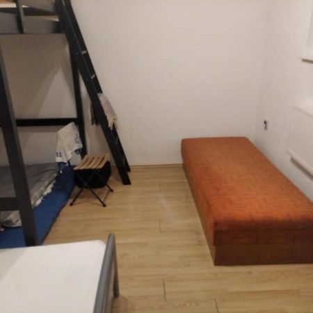 Economy Flat 18 Minutes From Vaclavske Namesti 布拉格 外观 照片