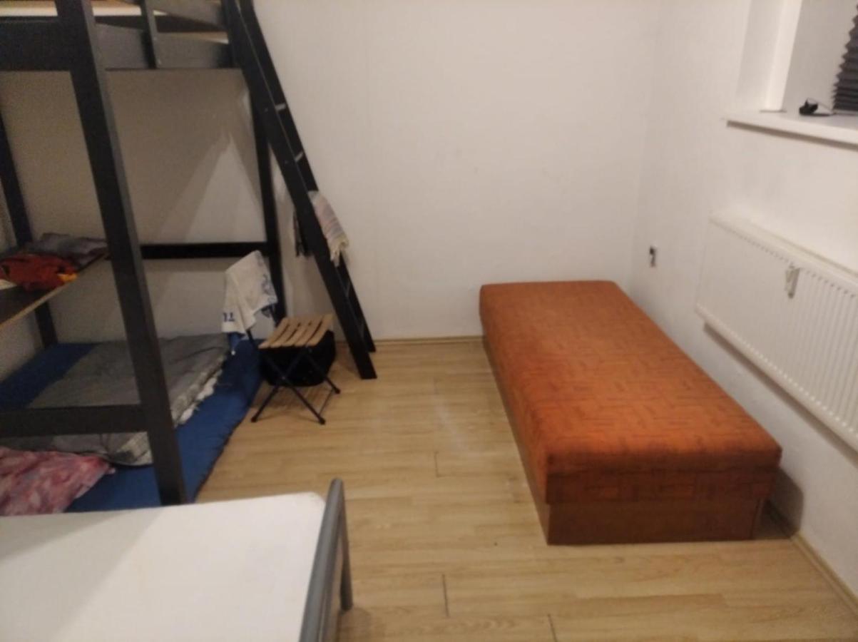 Economy Flat 18 Minutes From Vaclavske Namesti 布拉格 外观 照片