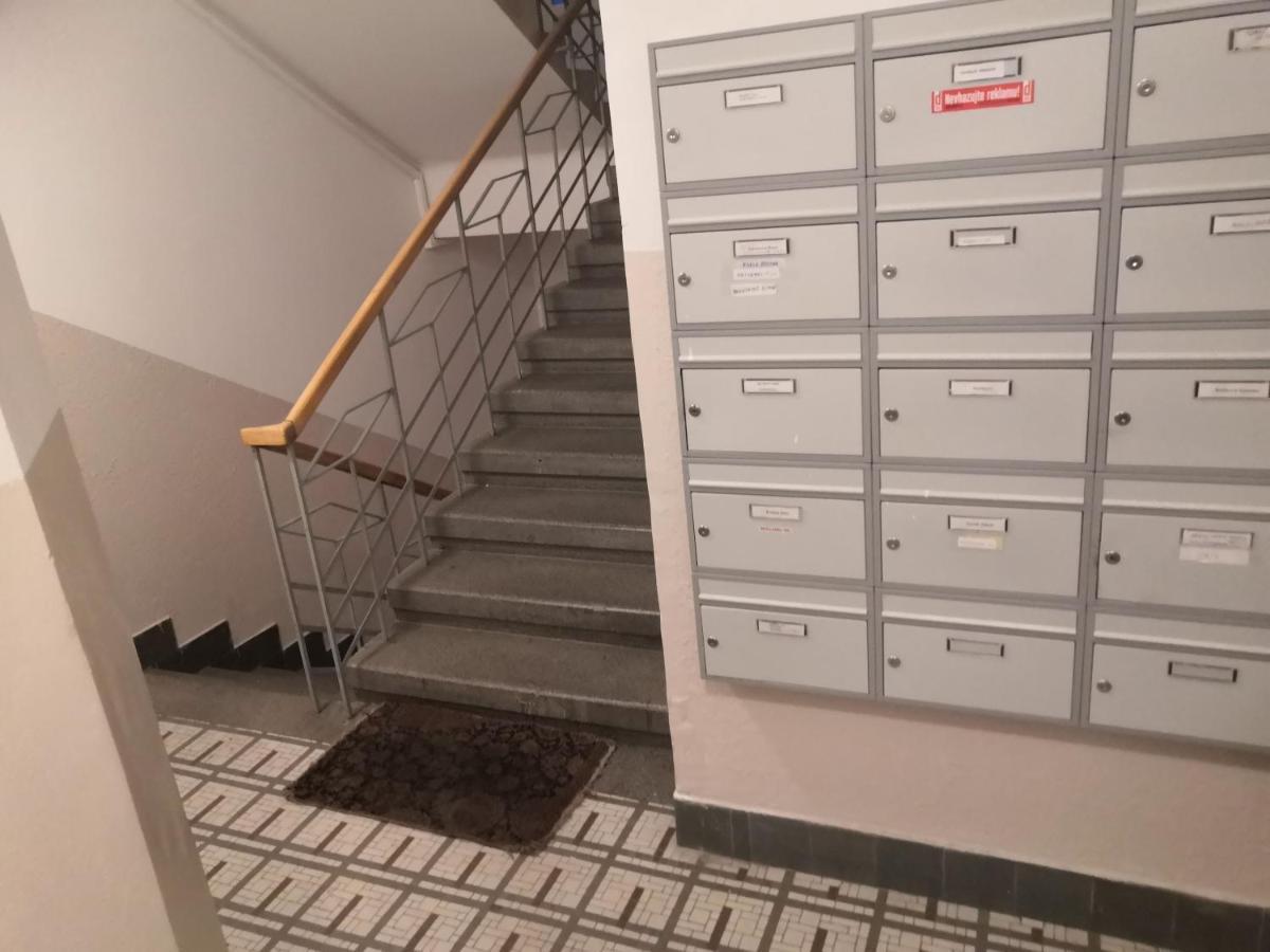 Economy Flat 18 Minutes From Vaclavske Namesti 布拉格 外观 照片